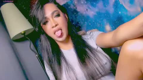 Snapshot of xxsexyandhotxx chatting on 02/19/25, 03:27 Lara online show from 02/19/25, 03:27