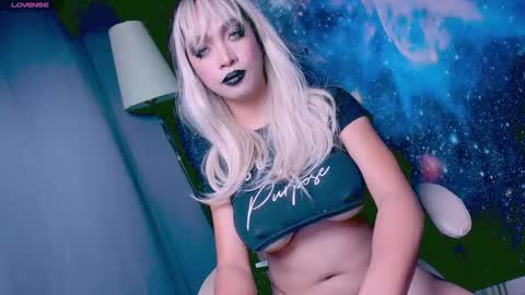 Snapshot of xxsexyandhotxx chatting on 03/05/25, 10:10 Lara online show from 03/05/25, 10:10