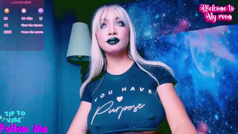 Snapshot of xxsexyandhotxx chatting on 03/10/25, 11:38 Lara online show from 03/10/25, 11:38