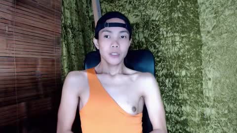 Snapshot of xxskinny_alonzoxx chatting on 02/25/25, 05:04 Ali online show from 02/25/25, 05:04
