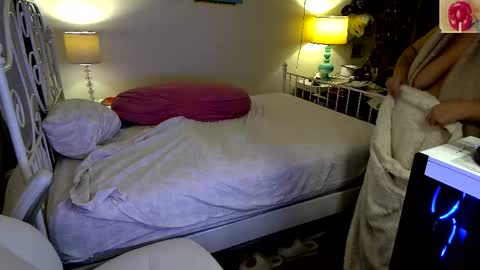 Strawberry Jane online show from 11/18/25, 04:28