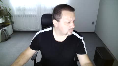 Snapshot of xxstrikerxx chatting on 12/09/24, 12:19 Eddi online show from 12/09/24, 12:19