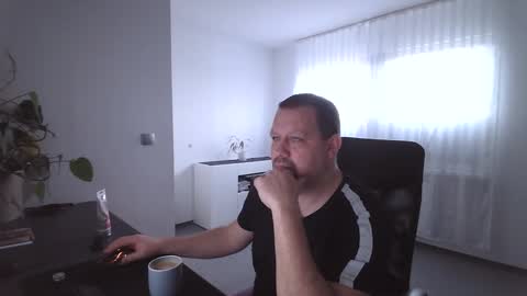 Snapshot of xxstrikerxx chatting on 01/23/25, 12:19 Eddi online show from 01/23/25, 12:19