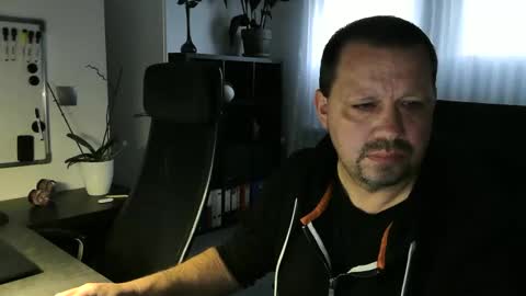 Snapshot of xxstrikerxx chatting on 10/27/25, 06:28 Eddi online show from 10/27/25, 06:28