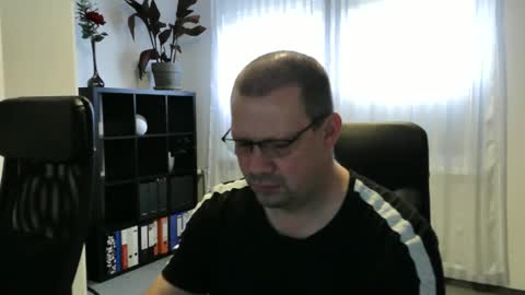 Snapshot of xxstrikerxx chatting on 10/28/25, 07:34 Eddi online show from 10/28/25, 07:34