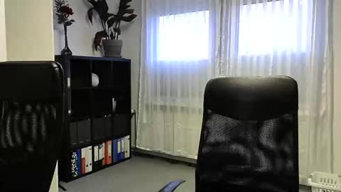 Snapshot of xxstrikerxx chatting on 10/30/25, 06:37 Eddi online show from 10/30/25, 06:37