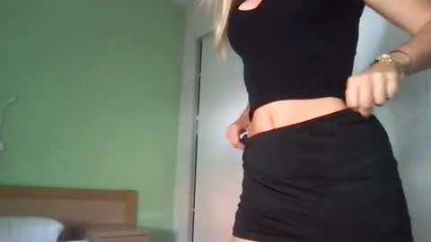 Snapshot of xxsweet_lunaxx chatting on 07/30/26, 03:44 Sweet Luna online show from 07/30/26, 03:44