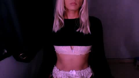 Snapshot of xxxanonymousloverxxx chatting on 05/15/26, 09:49 Chiara online show from 05/15/26, 09:49