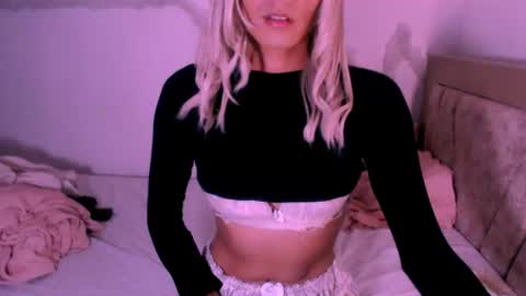 Snapshot of xxxanonymousloverxxx chatting on 07/24/26, 03:15 Chiara online show from 07/24/26, 03:15