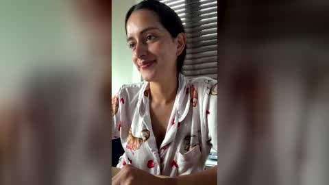 Snapshot of xxxbellalola chatting on 07/19/26, 12:42 Lola online show from 07/19/26, 12:42