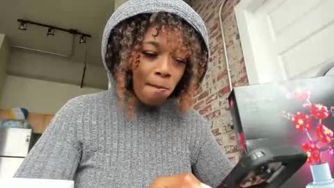 Danielle online show from 02/05/25, 06:04