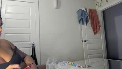 Danielle online show from 02/09/25, 02:17