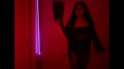 Snapshot of xxxenmascaradosxxx chatting on 05/19/26, 05:47 Parejahot69 online show from 05/19/26, 05:47