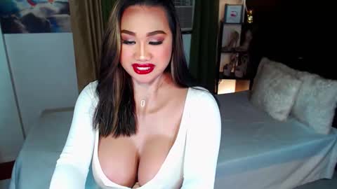 Snapshot of xxxgiganticoliviacummerxxx chatting on 01/14/25, 02:11 OLIVIA online show from 01/14/25, 02:11