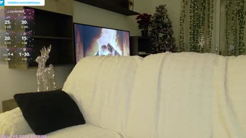 Snapshot of xxxhoneyxx chatting on 12/22/25, 12:18 Onlyfanz online show from 12/22/25, 12:18