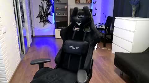 Snapshot of xxxkleoxxx chatting on 12/28/24, 06:08 Alisa online show from 12/28/24, 06:08