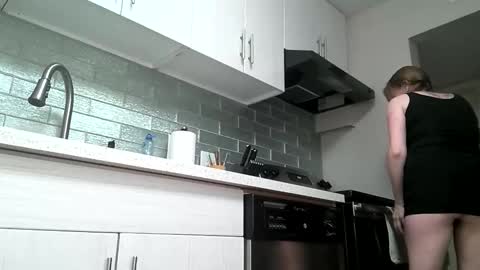 Lola online show from 11/22/25, 10:31