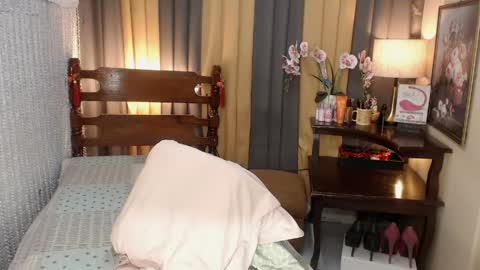 QUEENCY online show from 04/12/26, 07:02