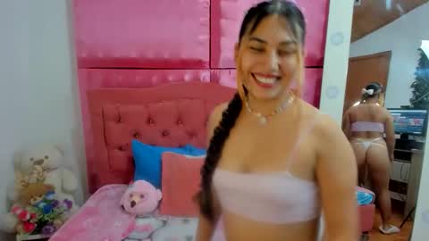 Snapshot of xxxsarita_cute chatting on 06/04/26, 01:44 Sara online show from 06/04/26, 01:44