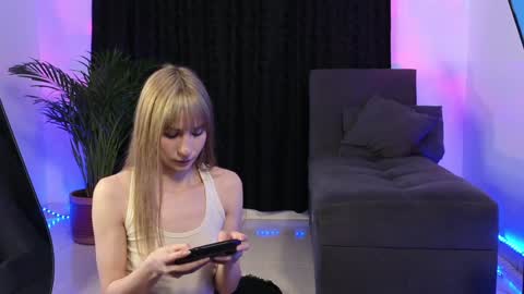 Snapshot of xxxvandersexxx chatting on 12/28/24, 07:11 July and Fer online show from 12/28/24, 07:11