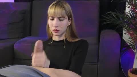 Snapshot of xxxvandersexxx chatting on 02/13/25, 08:59 July and Fer online show from 02/13/25, 08:59