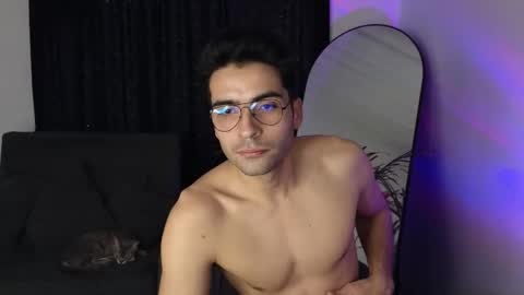 Snapshot of xxxvandersexxx chatting on 10/23/25, 09:24 July and Fer online show from 10/23/25, 09:24