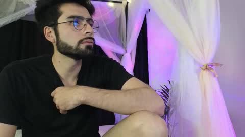 Snapshot of xxxvandersexxx chatting on 11/23/25, 06:46 July and Fer online show from 11/23/25, 06:46