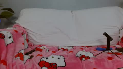 Lil Luna online show from 04/10/26, 08:57