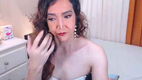 Snapshot of xxxxarabellaxxxx chatting on 12/14/25, 12:16 ARA online show from 12/14/25, 12:16