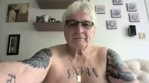Snapshot of xxxxpeter55 chatting on 06/01/26, 12:51 xxxxpeter55 online show from 06/01/26, 12:51