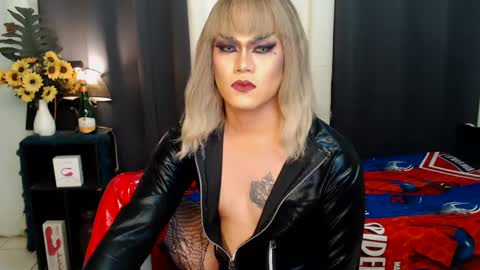 Snapshot of xyournightmarequeenx chatting on 12/20/24, 01:47 QueenMarina online show from 12/20/24, 01:47