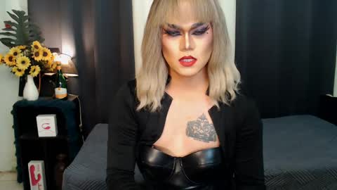 Snapshot of xyournightmarequeenx chatting on 12/24/24, 11:00 QueenMarina online show from 12/24/24, 11:00