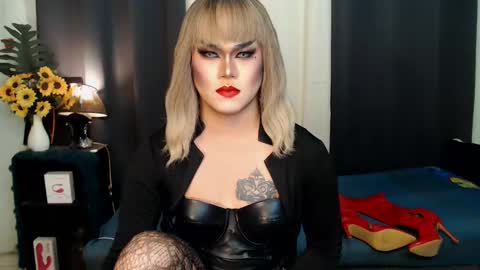 Snapshot of xyournightmarequeenx chatting on 01/11/25, 05:40 QueenMarina online show from 01/11/25, 05:40