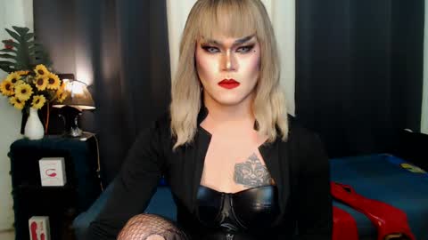 Snapshot of xyournightmarequeenx chatting on 01/11/25, 11:46 QueenMarina online show from 01/11/25, 11:46