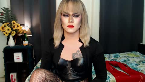 Snapshot of xyournightmarequeenx chatting on 01/21/25, 12:57 QueenMarina online show from 01/21/25, 12:57