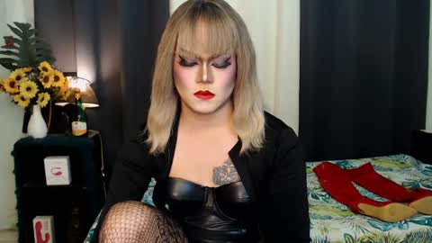 Snapshot of xyournightmarequeenx chatting on 01/24/25, 06:35 QueenMarina online show from 01/24/25, 06:35