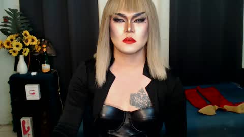 Snapshot of xyournightmarequeenx chatting on 02/17/25, 05:47 QueenMarina online show from 02/17/25, 05:47