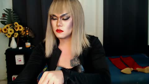 Snapshot of xyournightmarequeenx chatting on 02/17/25, 08:52 QueenMarina online show from 02/17/25, 08:52