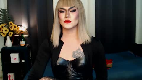 Snapshot of xyournightmarequeenx chatting on 02/19/25, 10:12 QueenMarina online show from 02/19/25, 10:12