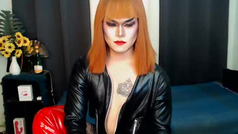 Snapshot of xyournightmarequeenx chatting on 02/21/25, 01:11 QueenMarina online show from 02/21/25, 01:11