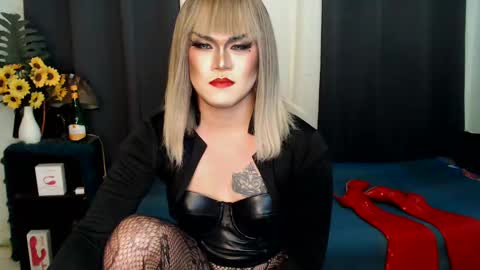 Snapshot of xyournightmarequeenx chatting on 02/23/25, 01:46 QueenMarina online show from 02/23/25, 01:46