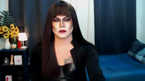 Snapshot of xyournightmarequeenx chatting on 09/09/25, 05:56 QueenMarina online show from 09/09/25, 05:56