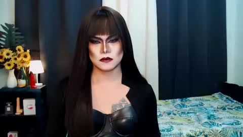 Snapshot of xyournightmarequeenx chatting on 09/15/25, 03:12 QueenMarina online show from 09/15/25, 03:12