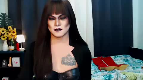 Snapshot of xyournightmarequeenx chatting on 09/22/25, 03:36 QueenMarina online show from 09/22/25, 03:36