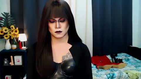 Snapshot of xyournightmarequeenx chatting on 09/25/25, 12:31 QueenMarina online show from 09/25/25, 12:31