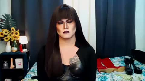Snapshot of xyournightmarequeenx chatting on 09/29/25, 02:00 QueenMarina online show from 09/29/25, 02:00