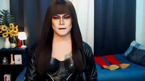 Snapshot of xyournightmarequeenx chatting on 10/03/25, 10:12 QueenMarina online show from 10/03/25, 10:12