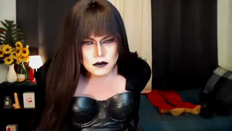 Snapshot of xyournightmarequeenx chatting on 10/08/25, 05:49 QueenMarina online show from 10/08/25, 05:49