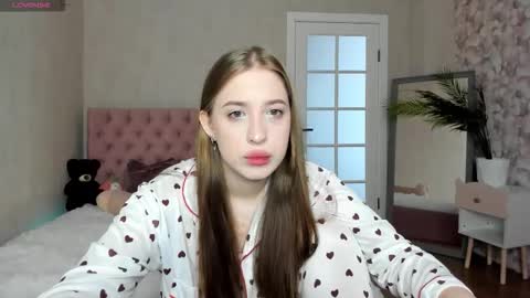 Lina online show from 09/19/25, 08:05