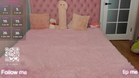 Lina online show from 12/19/25, 02:18